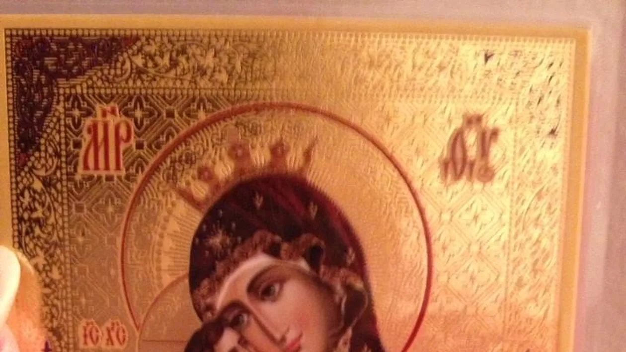 Sfâşietor! Mama Micăi i-a dat iconiţa de pe pieptul fiicei sale unei foste colege de la Abracadabra! Vezi cine e şi ce mesaj a dat