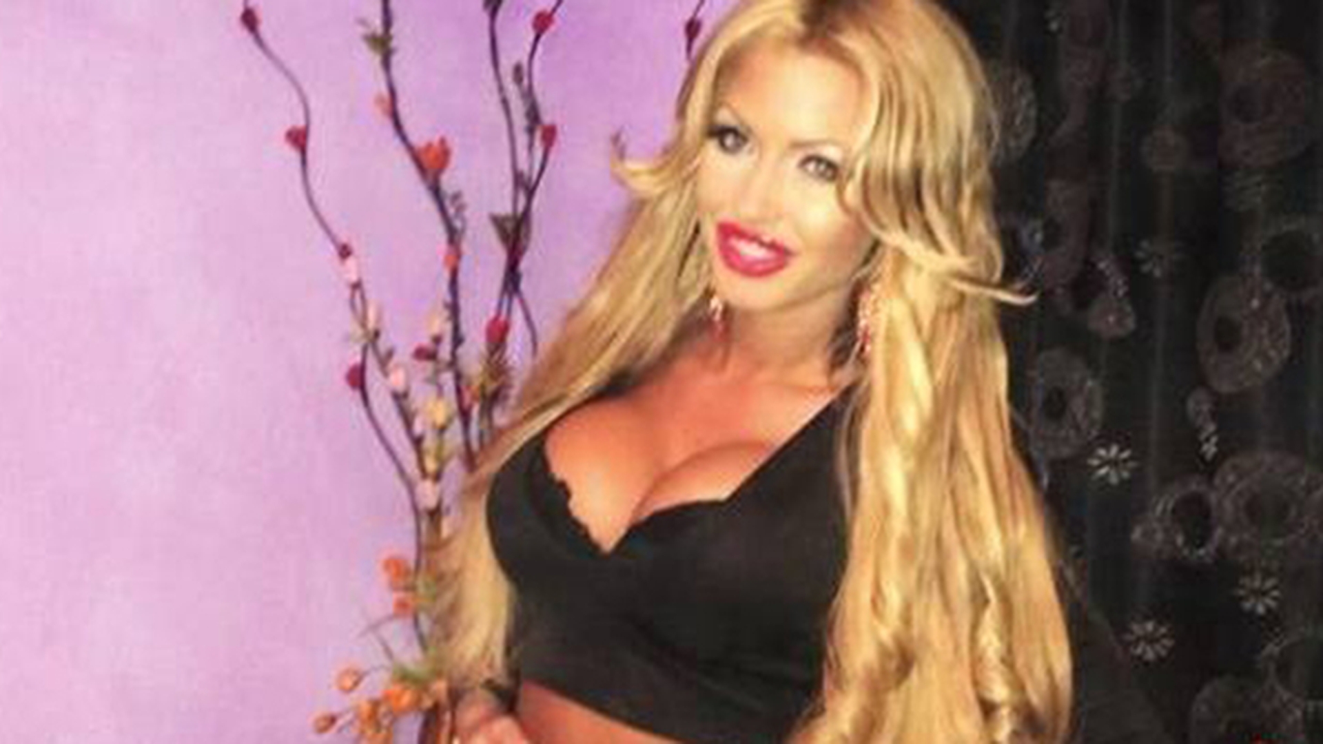 Loredana Chivu, prea perversa pentru Facebook! Fanii au inlemnit cand au vazut aceasta poza: "Stai asa, ca acuma vin!"