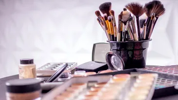 Cum afli dacă produsele tale cosmetice sunt expirate? Trucul extrem de simplu la care nu te-ai fi gândit