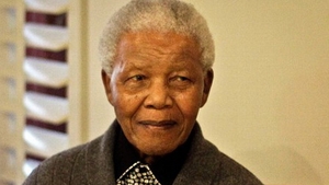 Perioada de spitalizare a lui Nelson Mandela se prelungeste pentru a patra zi. "Ne pregatim pentru ce e mai rau"