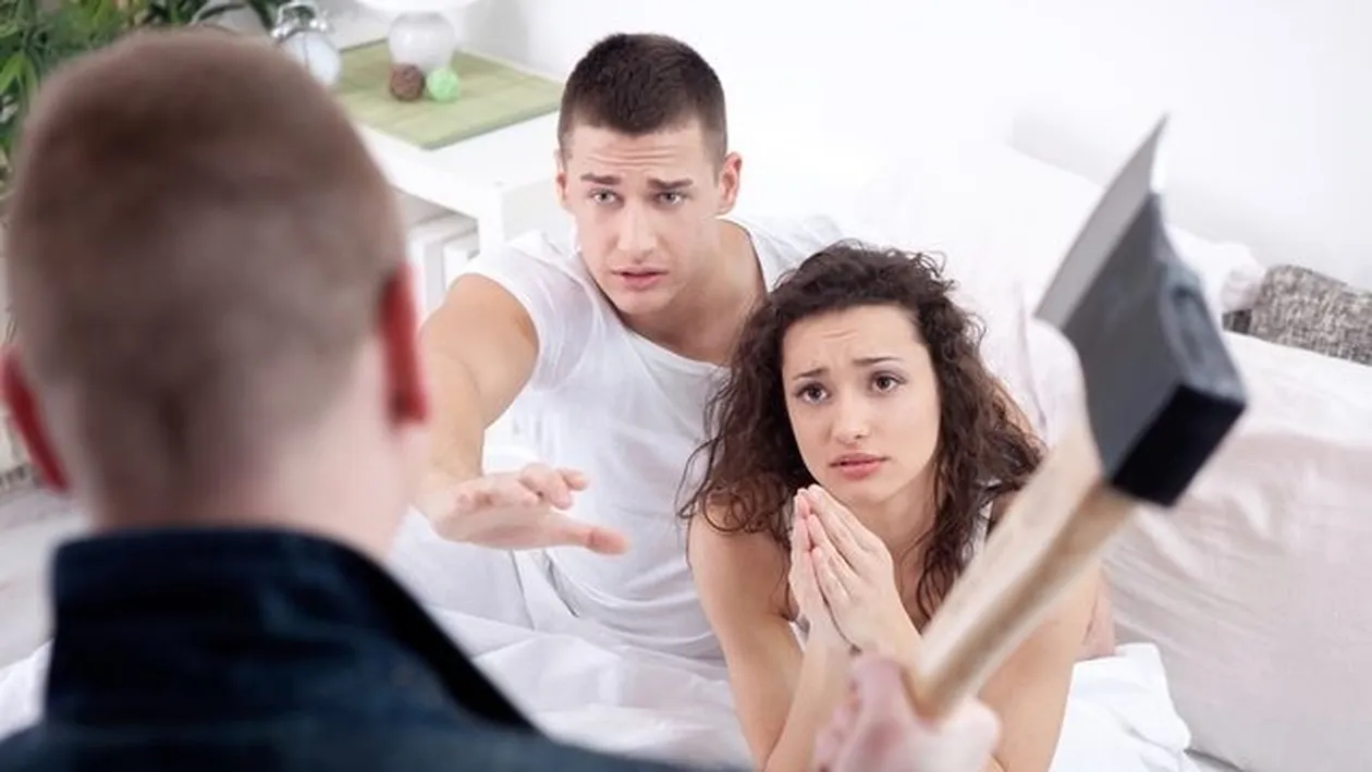 Gelozie mare! Și-a bătut rivalul după ce l-a prins în pat cu fost parteneră