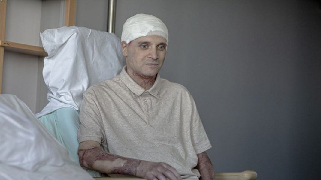 Primele imagini cu medicul-erou de la Piatra Neamț. Cum arată și cum se simte acum Cătălin Denciu, după 4 luni de spitalizare