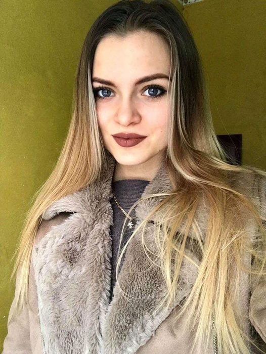 Cine e de fapt Daniela Machidon, sexy-studenta care a luat ultimul golden buzz la Românii au Talent. Ce nu s-a spus la Pro TV