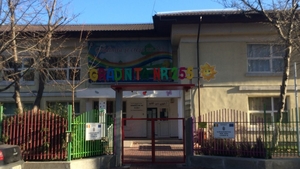 O educatoare din București jignește copiii și vrea să-și achite chiria pe banii părinților