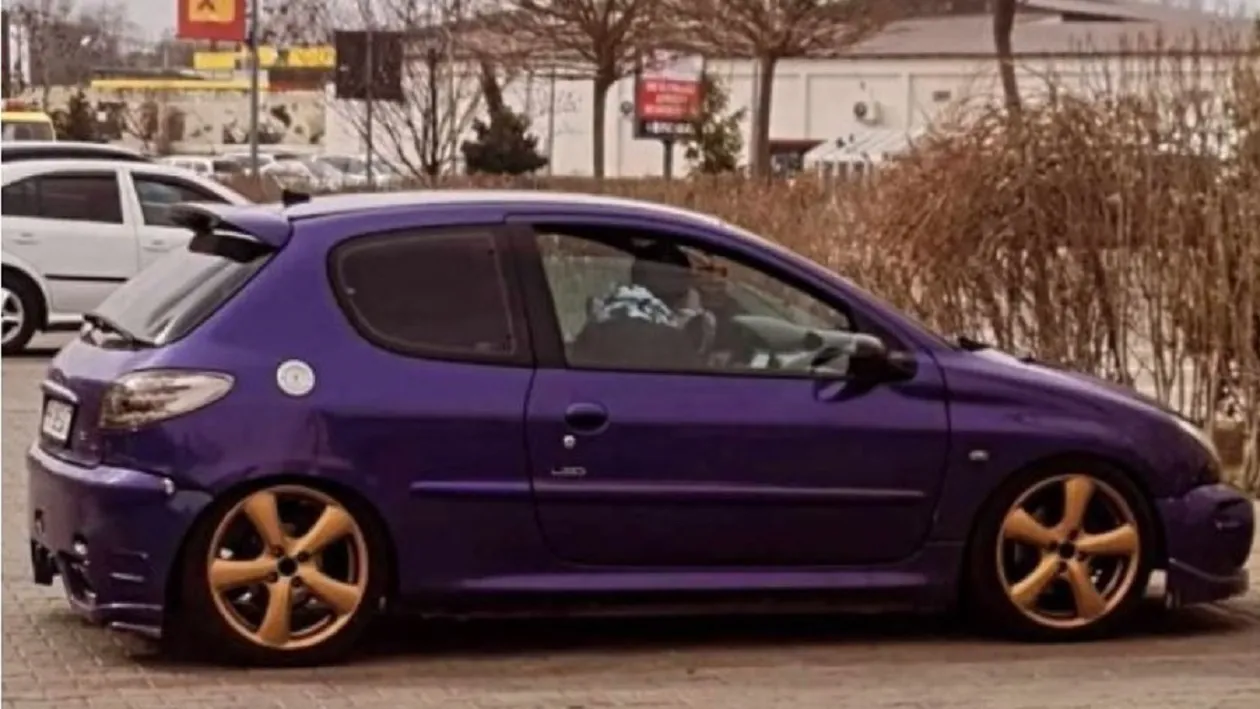 De râsul curcilor! Un bărbat din Constanţa a furat maşina abia vândută folosind cheia de rezevră. Ce i-a cerut noului proprietar pentru a o returna