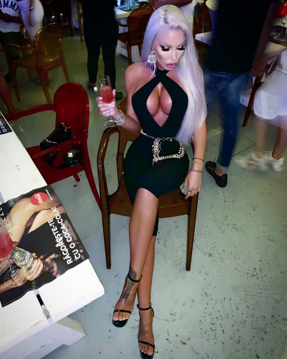 Loredana Chivu, imagini +18 la plajă! A luat bikini cu două numere mai mici și a rămas cu „rușinica” la vedere