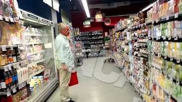 Pe Tariceanu l-ati vazut pe motor, in Parlament sau cu femei. Dar la cumparaturi are un cu totul alt fel de comportament!