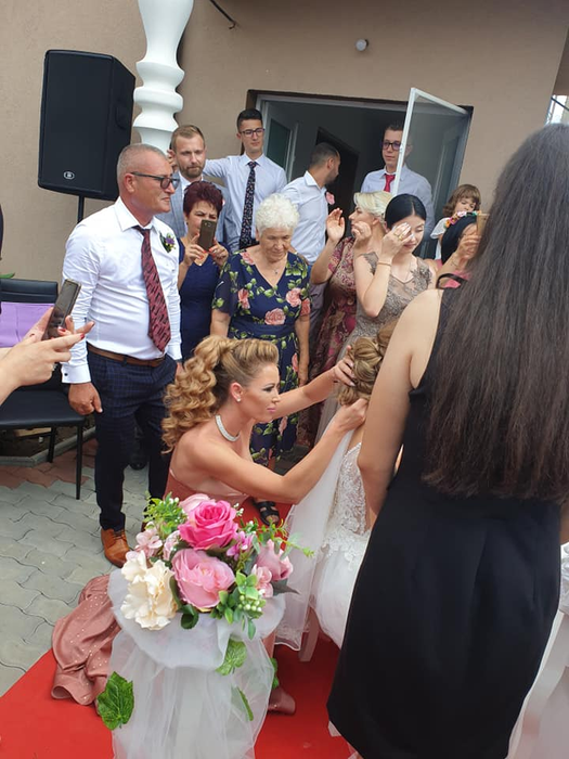 Sora Biancăi Drăgușanu, din nou în fața altarului! Oana a eclipsat-o cu ținuta ei pe mireasa care a avut o rochie stil prințesă