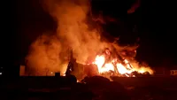 Incendiu puternic în Ilfov, arde o hală de producție! A fost transmis mesaj de avertizare a populație pe RoAlert
