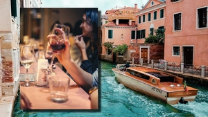 O să te gândești de 2 ori dacă vrei să pleci în vacanță în Veneția. Cât i-a costat pe doi turiști o masă în orașul italian