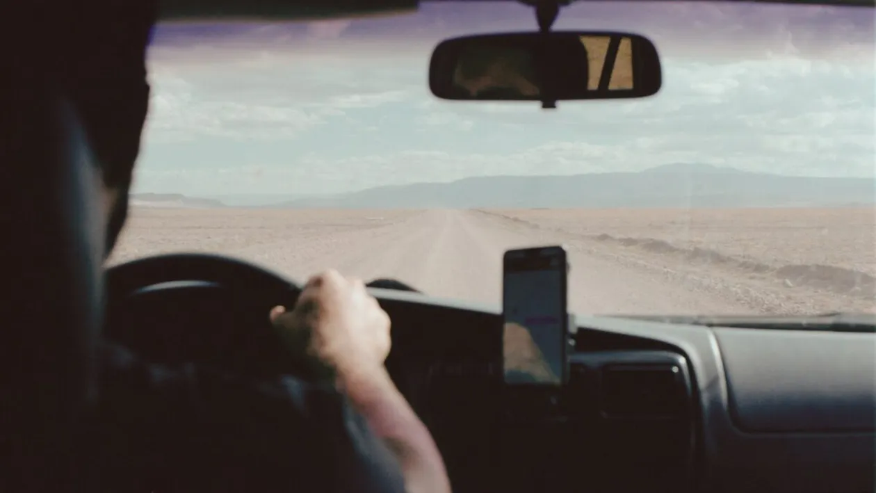 Gata cu cozile la înmatriculări! Îți vei putea înscrie mașina online, prin aplicație