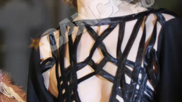 Aparitie socanta a Iuliei Albu la Premiile GOPO! Fara sutien, cu o bluza din fasii. Vezi ce tinute au ales celelalte vedete