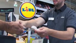 Motivul real pentru care casierii LIDL sunt mai rapizi decât cei din Mega Image, Kaufland sau Carrefour
