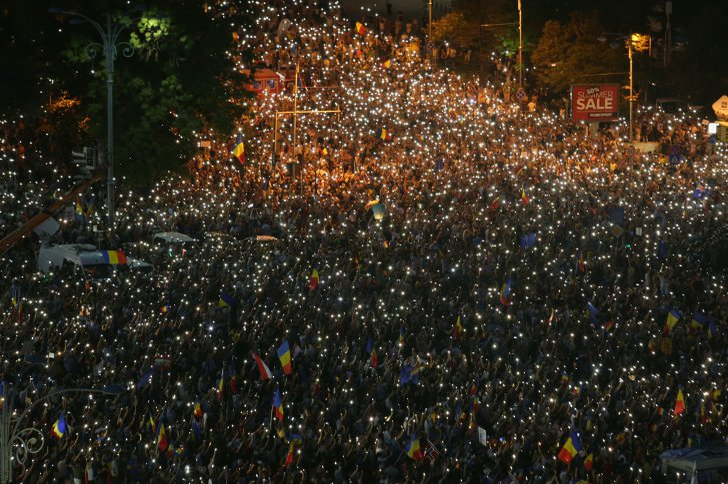 Mitingul diasporei! Un protestatar care avea asupra sa mai multe obiecte periculoase a fost ridicat de jandarmi