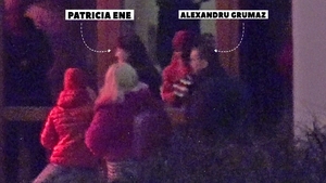VIDEO EXCLUSIV. Şefa Spitalului Judeţean Ilfov a trecut peste faptul că descurcăreţul Alex e căsătorit şi...”Prinţul Spitalelor” & Super-Patricia şi-au ”oficializat” relaţia în Poiană, la ”Revelionul bogaţilor” Cei doi nu s-au mai ferit şi au apărut ca un cuplu la mega-cheful de la Teleferic