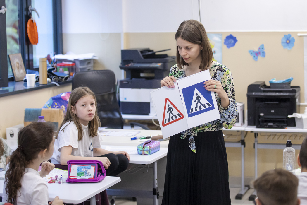 (P) România participă la concursul internațional de siguranță rutieră de la Paris prin proiectul Fundației TotalEnergies – “Ora de Educație Rutieră – Via Creative”