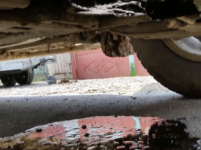 Primarul a fost atacat de hoţii de lemne, iar apoi soţia şi tatăl i-au murit otrăviţi cu antigel