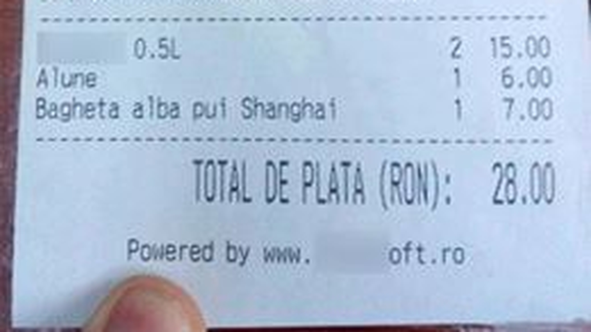 Clienţii au avut parte de un şoc! Ce a scris o chelneriţa din Centrul Vechi pe notă de plată