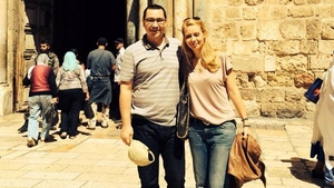 Victor Ponta si sotia sa, Daciana, au mers in vacanta la Mormantul Sfant! Cei doi au fost primiti de familia premierului israelian