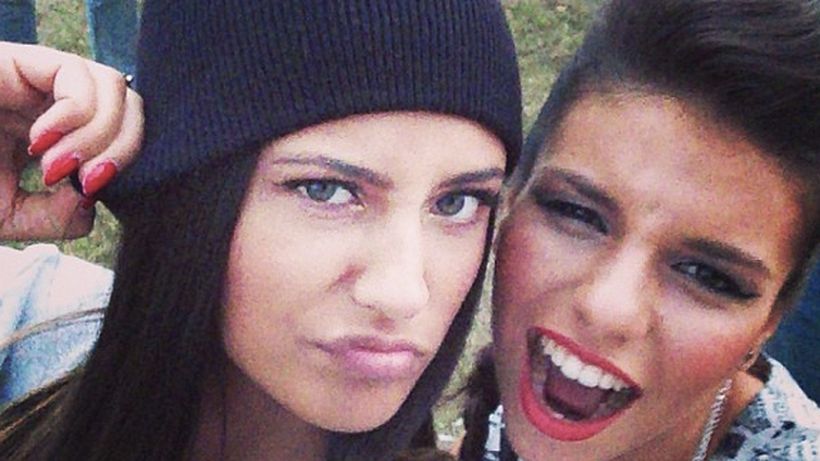 Se numeste „selfie” si este cel mai raspandit „fetis” de pe FACEBOOK! Cum au ajuns 90% dintre utilizatori sa-si faca asta!