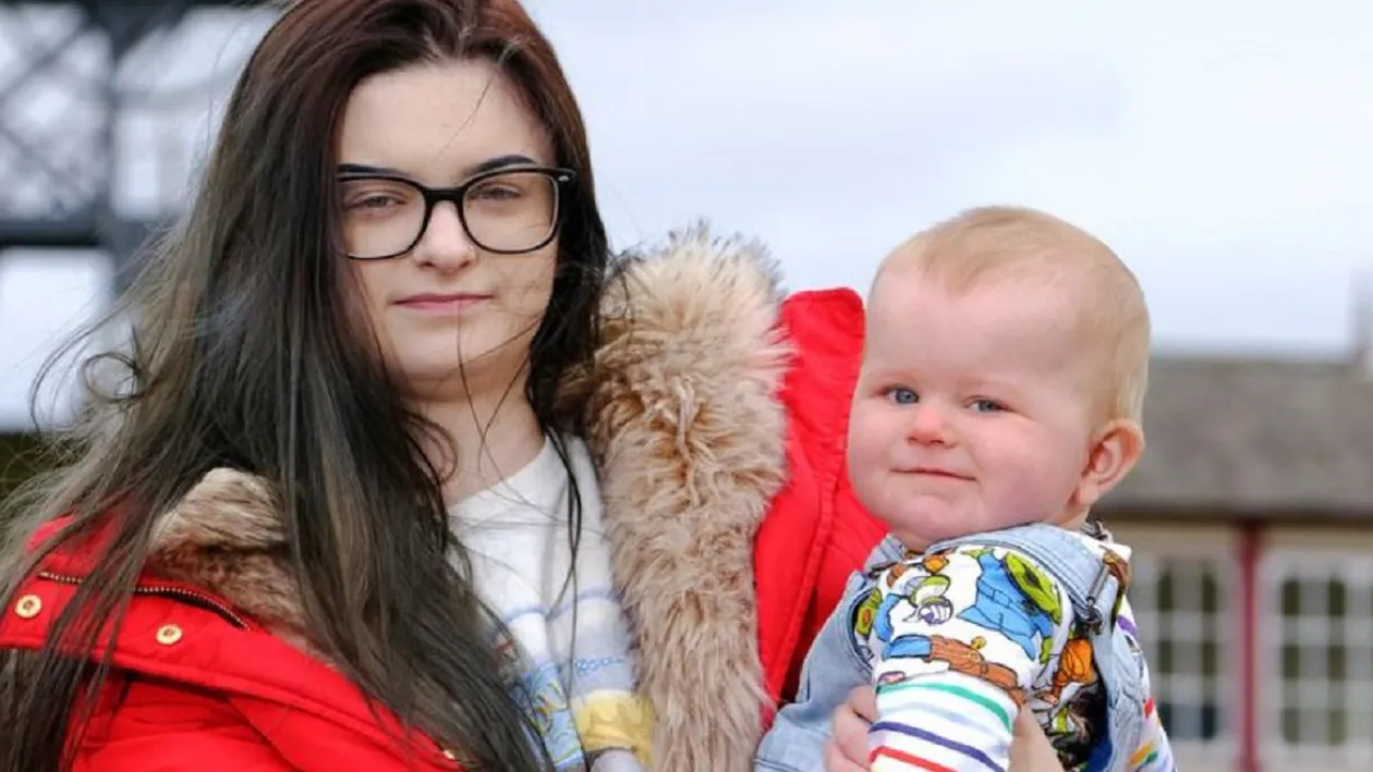 O adolescentă din UK a aflat că este gravidă abia când a intrat în travaliu, deși, și-a făcut teste de sarcină și au fost negative: “Am fost șocată că el este al meu”