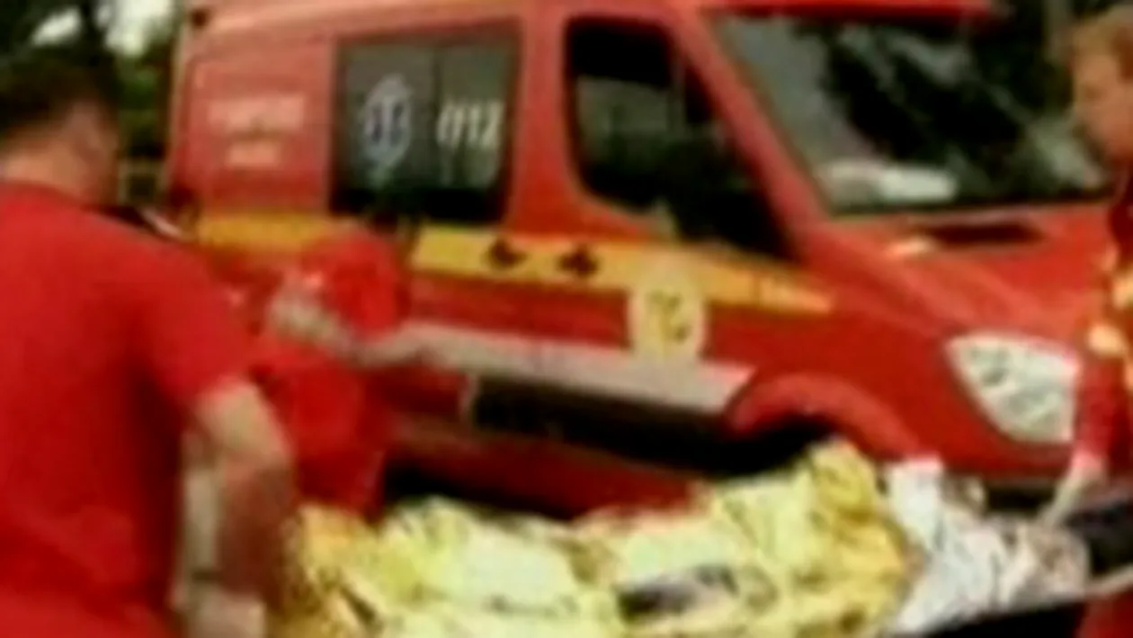 VIDEO Voia sa isi puna cea mai tare poza pe un site de socializare! Un elev din Iasi s-a electrocutat in timp ce se urcase pe un vagon sa-si faca o poza