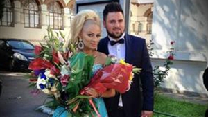 Sanziana Buruiana s-a maritat! Vezi cum au aratat amorezii la cununia civila