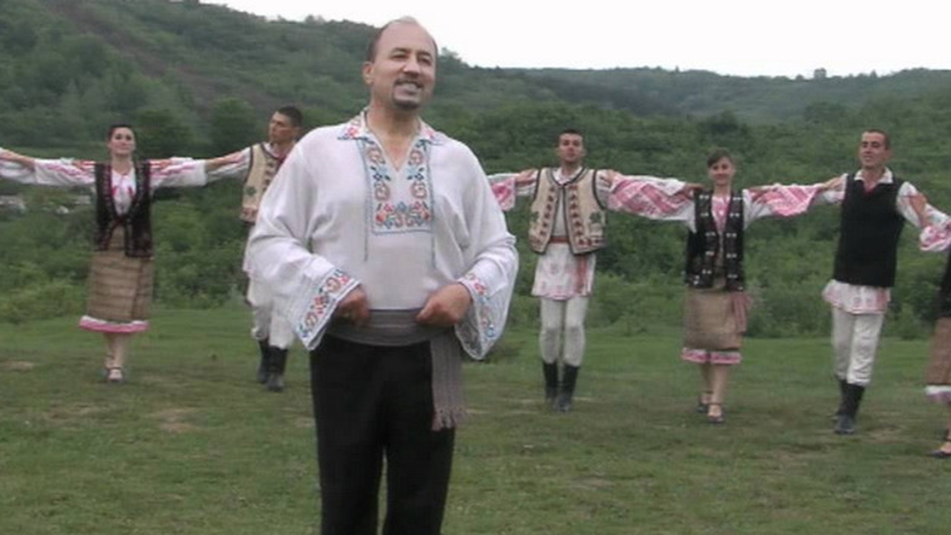 Situatie halucinanta in familia unui cantaret de muzica populara! Sotia acestuia era convinsa ca barbatul ei e posedat de SATANA!