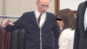 VIDEO Ipostaze neobisnuite! Primele semne ca Mihai Albu isi revine dupa divort! A "vrajit" o doamna ascuns dupa umerase!