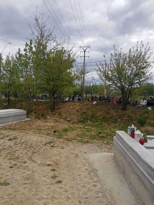 Slujbă funerară cu zeci de persoane, în plină stare de urgență! Ce au făcut polițiștii