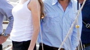Angelina Jolie il uraste pe Johnny Deep