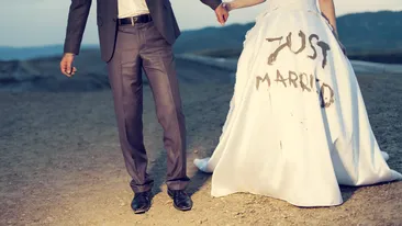 De necrezut! Ce a pățit o femeie din București care a postat pe Facebook că își caută nași de nuntă