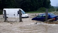 VIDEO. Inundații masive în Bascov, Argeș. Cei peste 150 de copii din grădiniță sunt evacuați