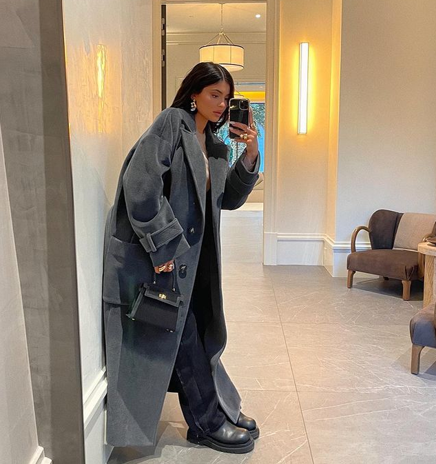 Kylie Jenner s-a pozat cu burtica de gravidă la vedere. Vedeta este la a doua sarcină și arată impecabil
