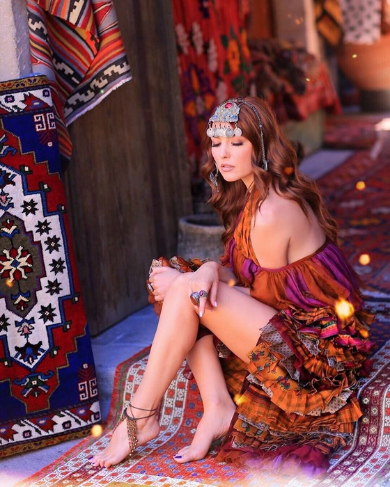 Elena Gheorghe, o mămică extrem de sexy. Cum arată artista în costum de baie
