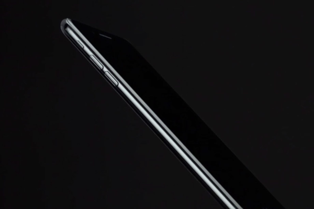 Aşteptarea a luat sfârşit! Cum arată iPhone 7 şi ce accesorii futuristice are!