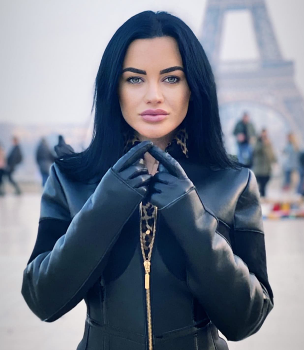 Ce legătură există între Carmen de la Sălciua și Andra! Nimeni nu a remarcat până acum