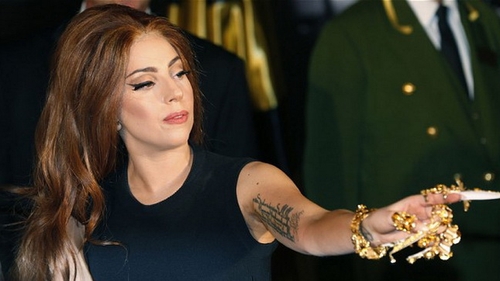 "E mireasa lui FRANKENSTEIN!" Cum a aparut Lady Gaga la Londra. Fanii au ramas cu GURA CASCATA cand au vazut-o ASA