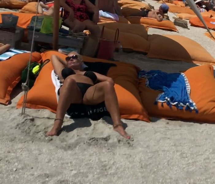 Vica Blochina arată sezațional în costum de baie