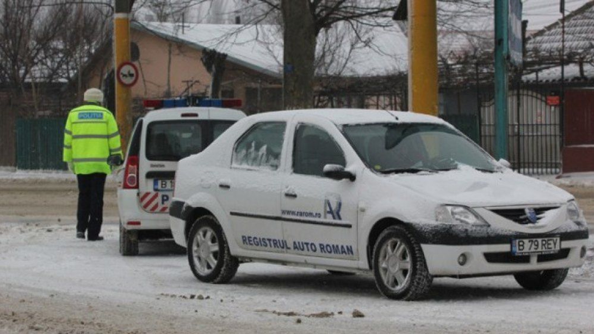 Puțini șoferi știu! Pot primi amendă chiar dacă au anvelopele de iarnă montate. Ce este menționat în Codul Rutier