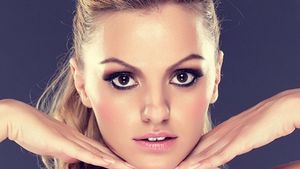 Cazuri trase la indigo: Alexandra Stan si Rihanna, blestemate in amor! Vezi fotografiile care dovedesc acest lucru