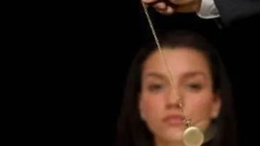 Iti vine sa crezi asa ceva? Ce a patit o femeie pe strada, dupa ce a fost HIPNOTIZATA! Nu imi amintesc nimic