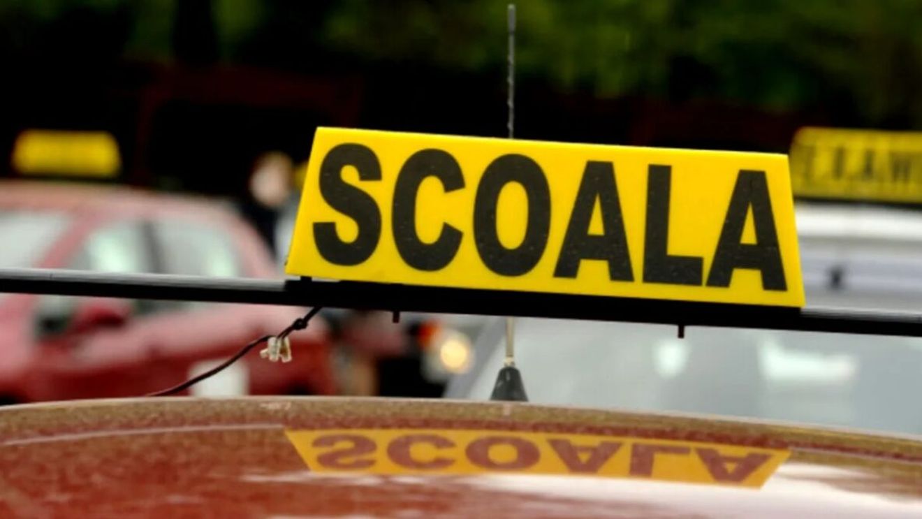 Cât costă școala de șoferi în 2026. Poate fi achitată și în rate