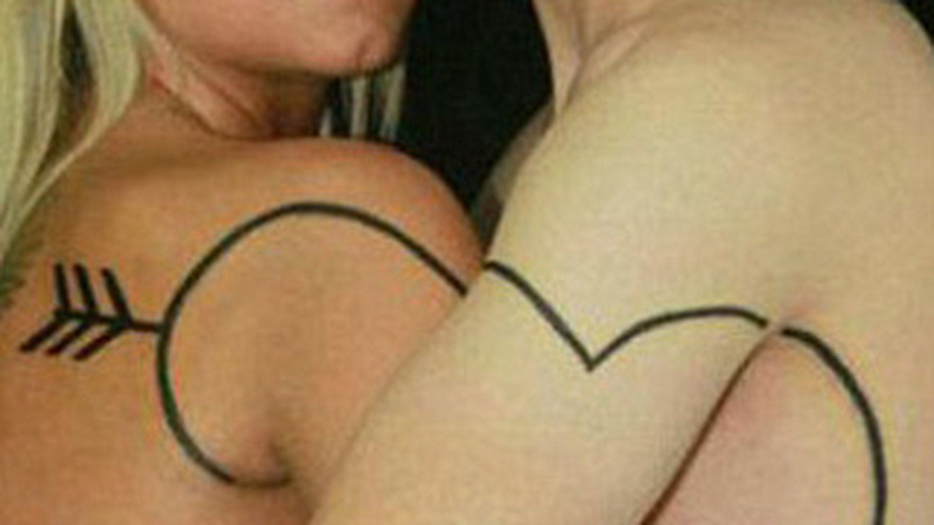 Pentru totdeauna? Mai gandeste-te! Cele mai penibile tatuaje alese de cupluri