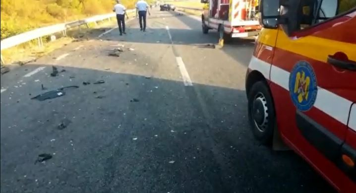 Accident grav în Dolj. O femeie, luată la ocazie, a murit. Două persoane au ajuns la spital