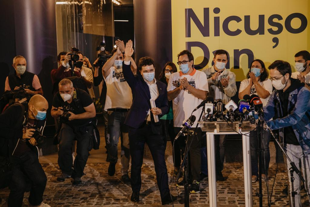 Fotografia ingenioasă pusă de Nicușor Dan pe Facebook după ce a câștigat Primăria Capitalei