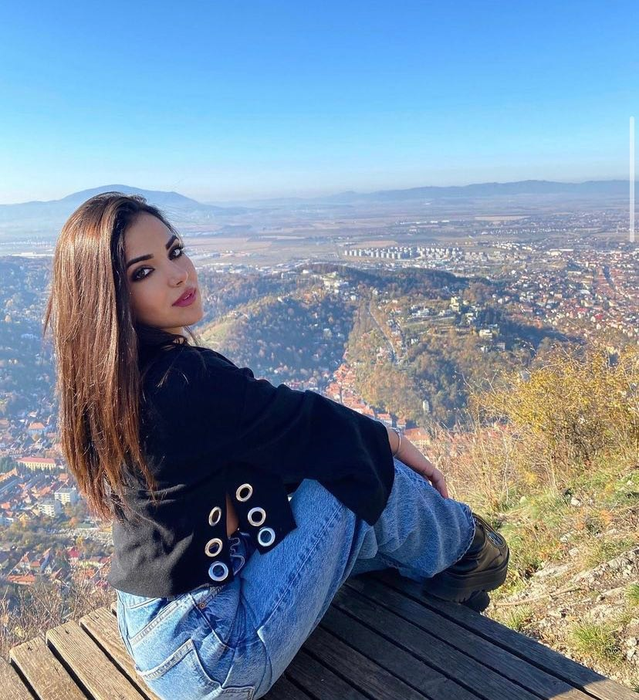 Cum arată şi din ce face bani Alesia, fiica cea mare a Danei Marijuana? Foto
