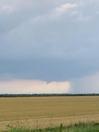 O tornadă a îngrozit locuitorii din apropiere de Timișoara. Totul a fost filmat