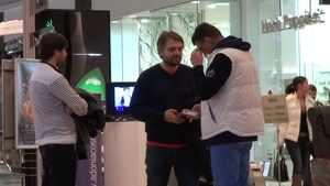 Daca se facea militian, asa cum isi dorea de mic, sigur nu l-ar mai fi recunoscut nimeni pe strada. Acum suporta consecintele!