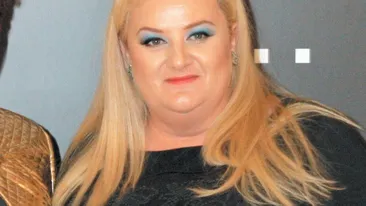 Cum sa te imbraci prost cu bani multi? Regina vinurilor a aparut la un eveniment “sufocata” de bijuterii!